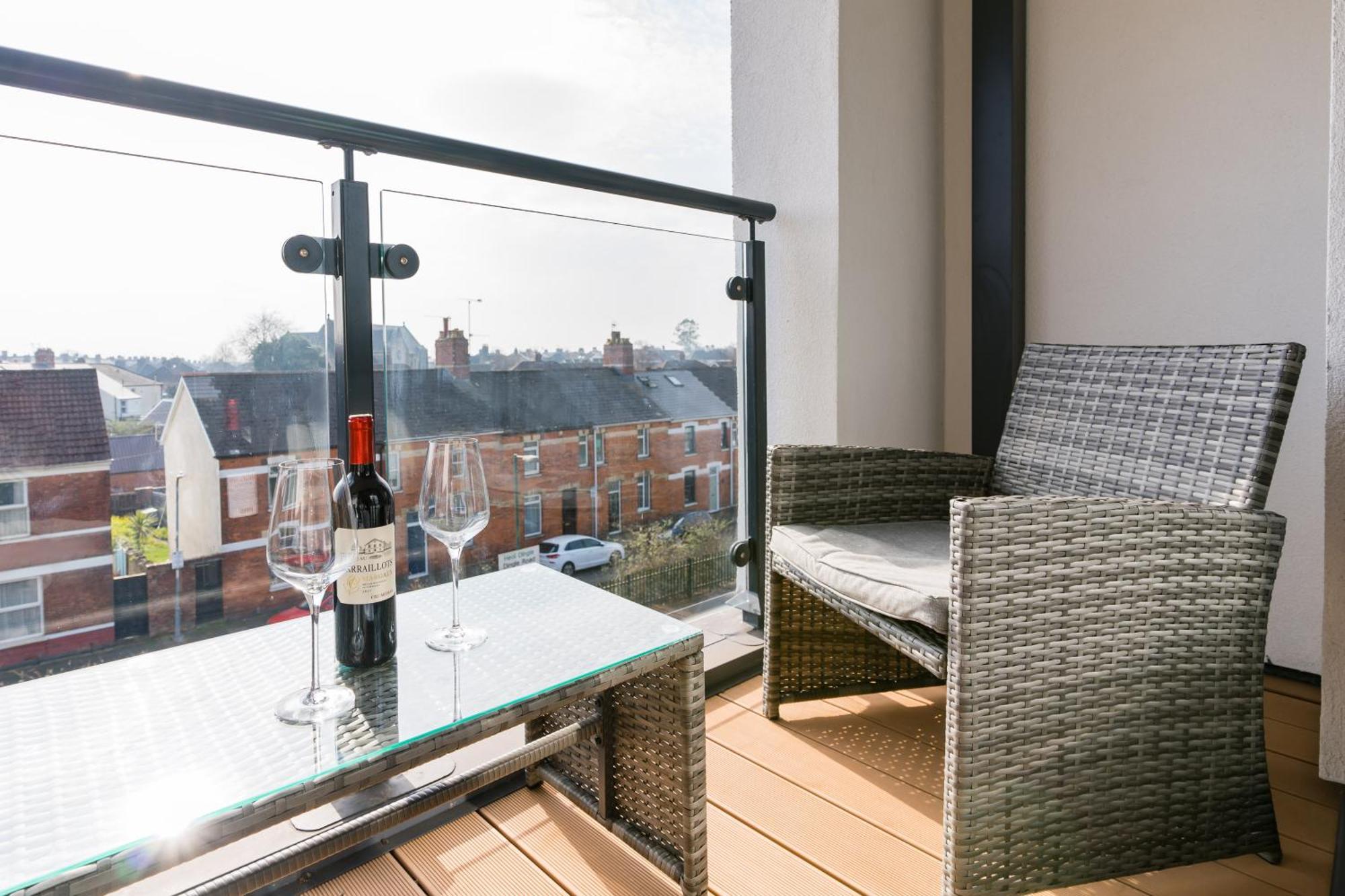 Luxe Apartments, The Moorwell, Parking, Gym - 10Mins Cardiff City Ctr Habitación foto